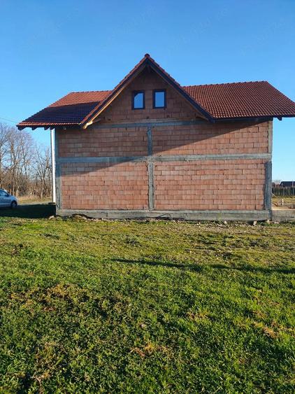 Casă cu Teren 930 Mp în Central
