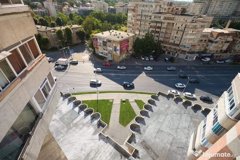 Apartament cu 4 camere decomandat în Central