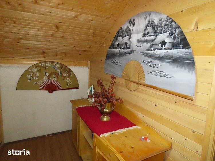Casă cu 5 camere cu Teren 200 Mp în Moroeni