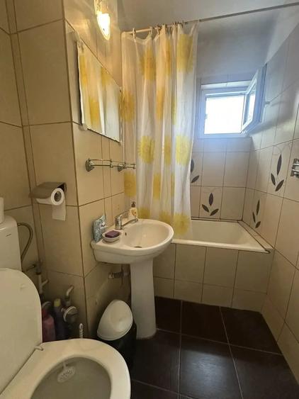 Apartament cu 3 camere semidecomandat în Malu Roșu
