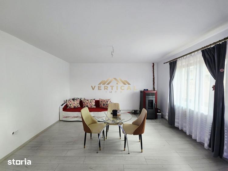 Casă cu 6 camere cu Teren 208 Mp în Vărăști