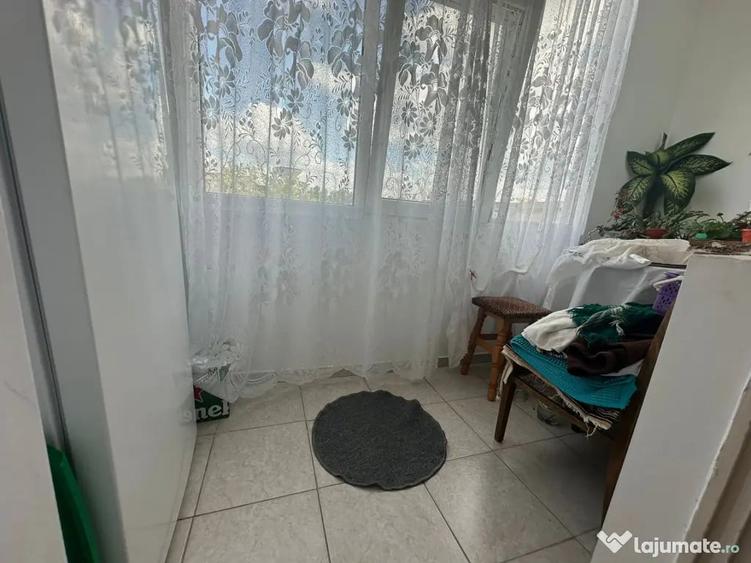 Apartament cu 3 camere decomandat în Calarași 4