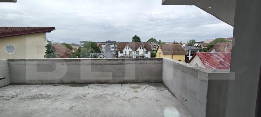 Apartament cu 5 camere decomandat, mobilat în Centura