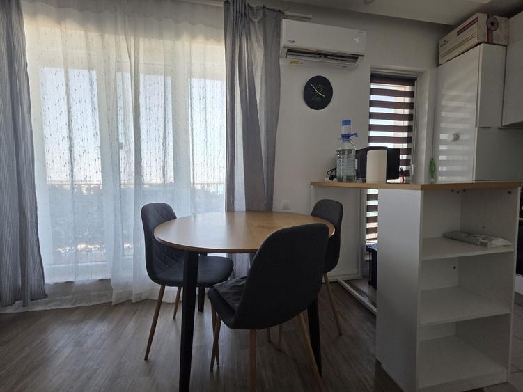 Apartament cu 3 camere semidecomandat în Ștefăneștii de Jos