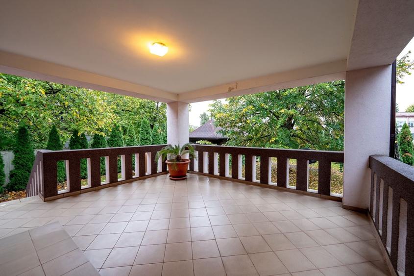 Casă individuală cu 20 camere cu Piscina în Ultracentral