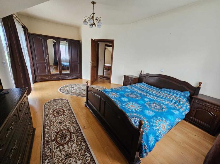 Casă cu 4 camere în Central