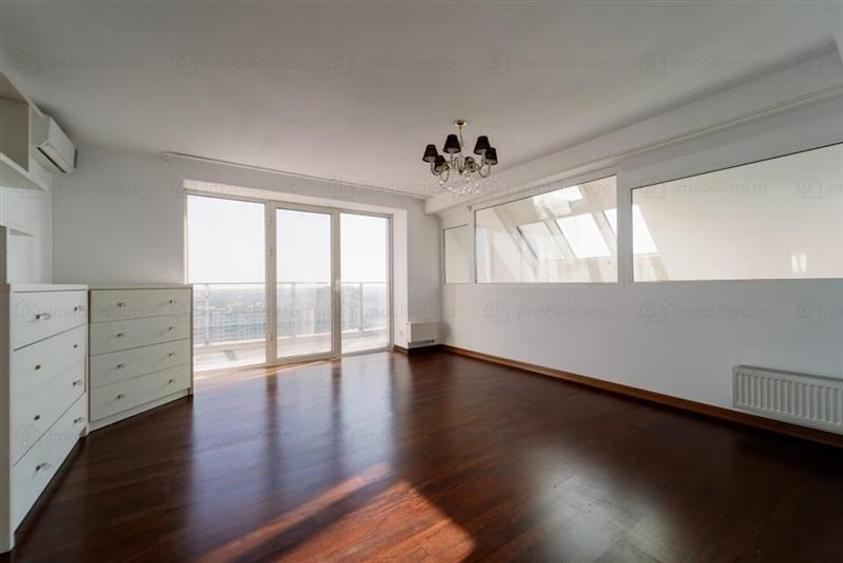 Penthouse cu 3 camere decomandat, mobilat în Dristor