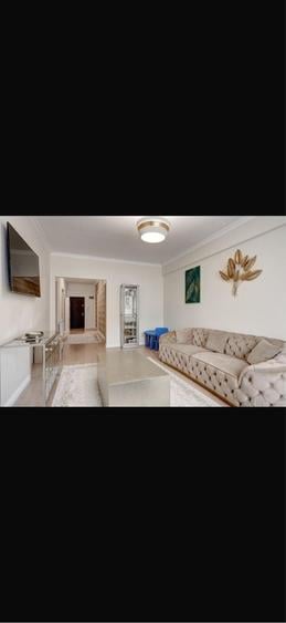 Apartament cu 3 camere decomandat în Jiului