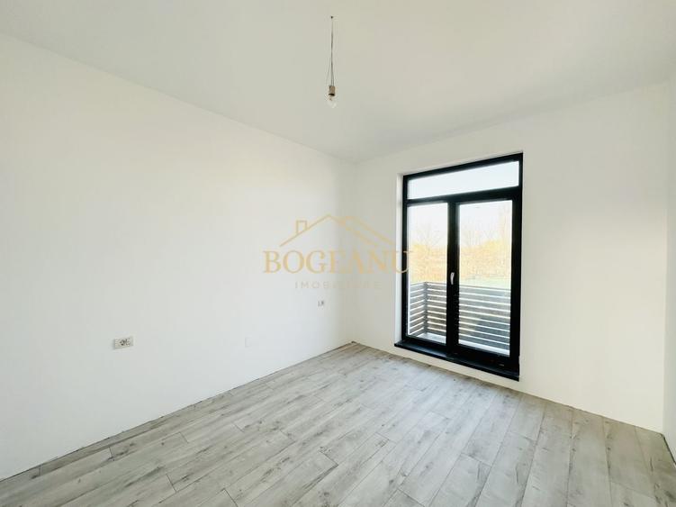 Duplex cu 4 camere cu Canalizare în Utvin