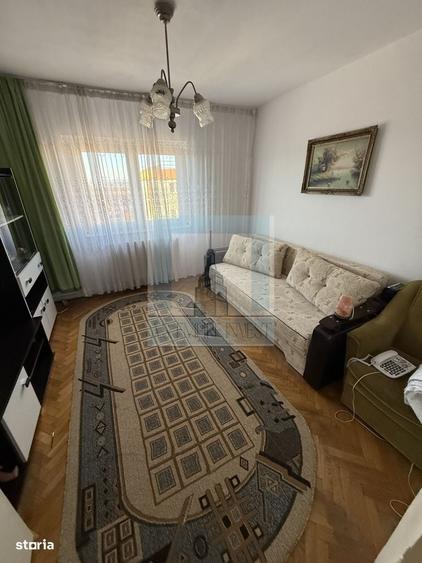 Apartament cu 3 camere decomandat în Florilor