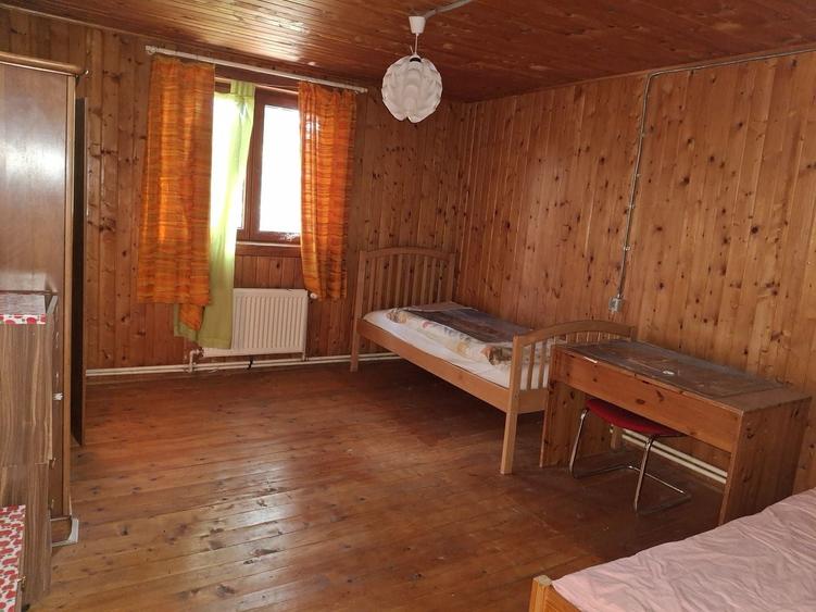 Casă individuală cu 15 camere cu Canalizare în Bazna