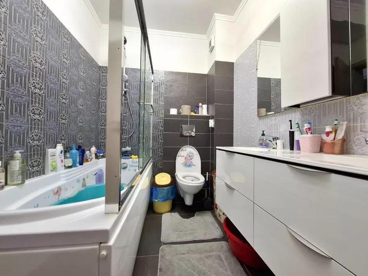 Apartament cu 3 camere decomandat în Valea Lupului
