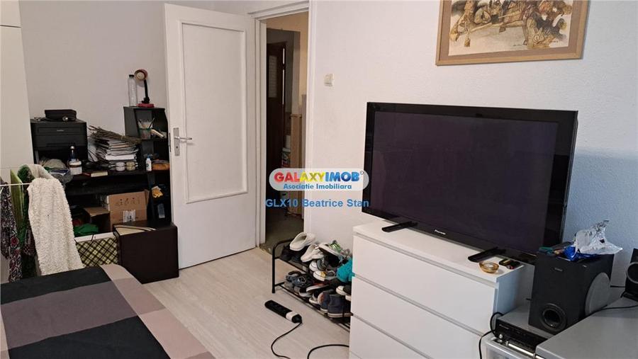 Apartament cu 3 camere decomandat în Drumul Taberei