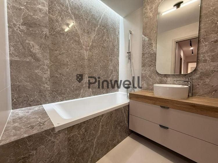 Apartament cu 4 camere decomandat, mobilat în Central