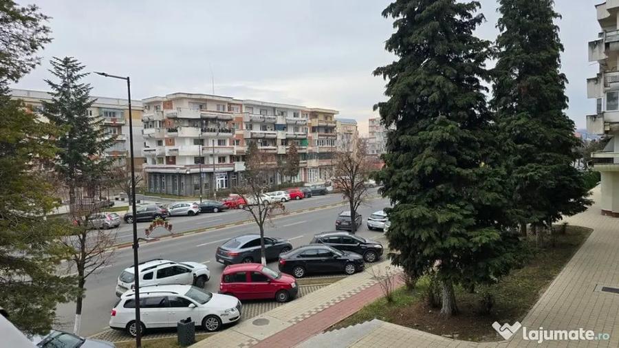 Apartament cu 2 camere decomandat în 22 Decembrie