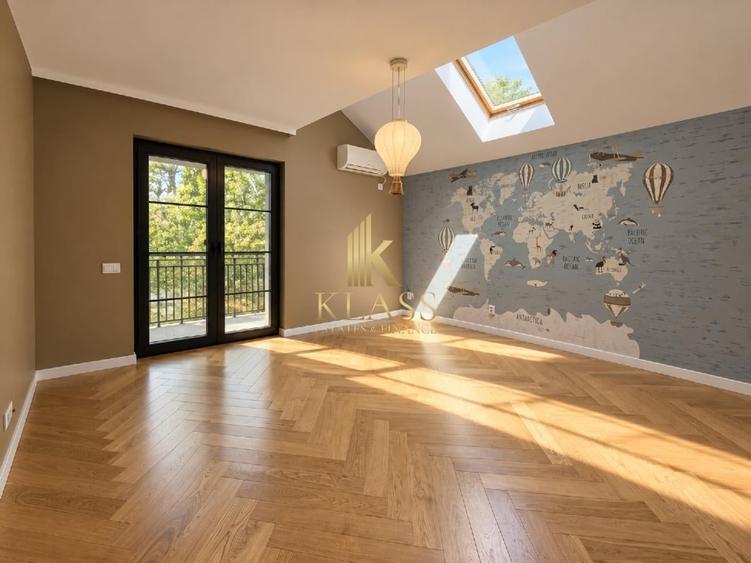 Duplex cu 5 camere cu Canalizare în Iancu Nicolae