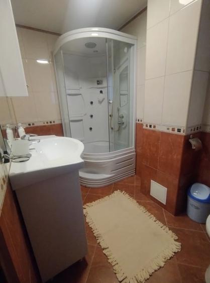 Casă individuală cu 5 camere cu Canalizare în Vălenii de Munte