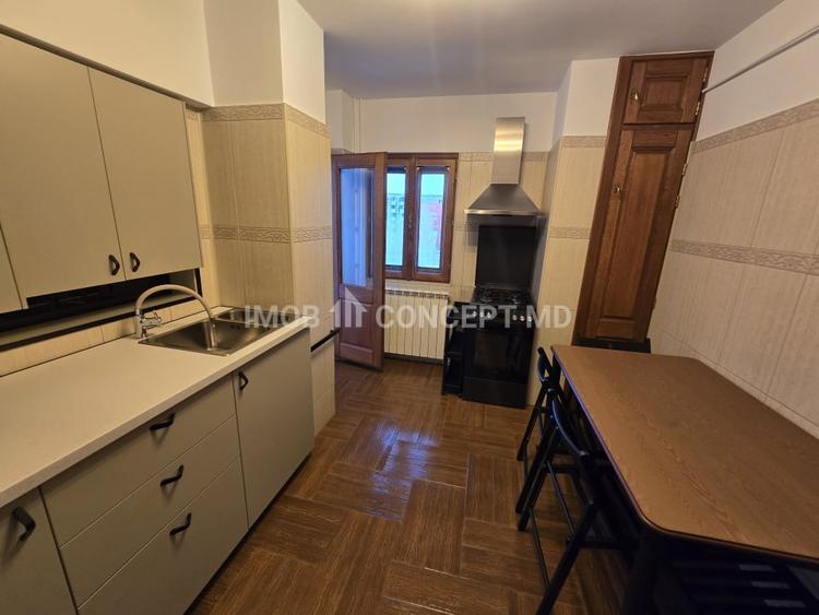Apartament cu 2 camere decomandat, mobilat în Republicii
