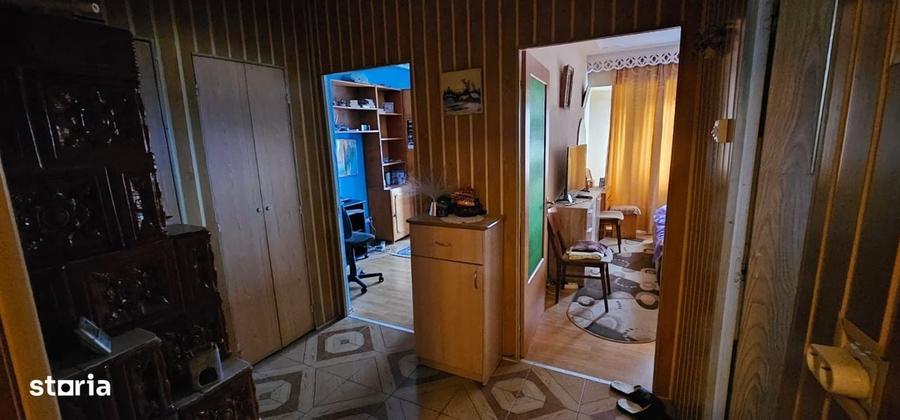 Apartament cu 3 camere decomandat în Sud