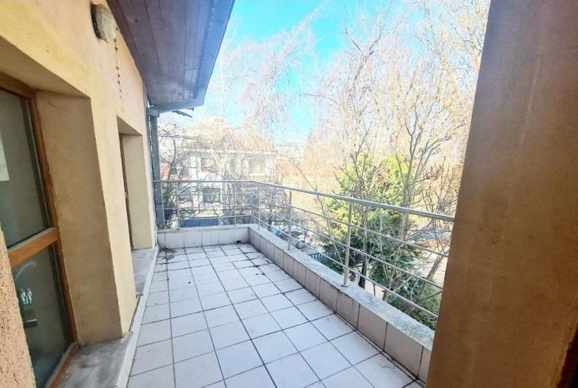 Casă individuală cu 12 camere cu Garaj în Inel II