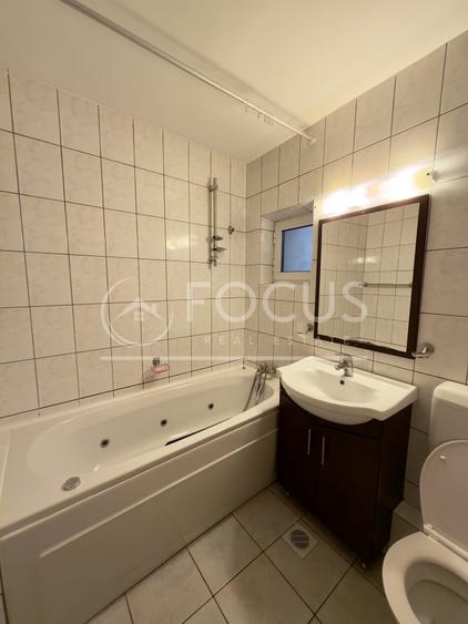 Apartament cu 3 camere semidecomandat, mobilat în Tei