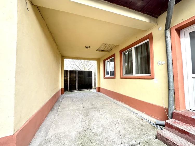 Casă individuală cu 5 camere cu Canalizare în Mehala