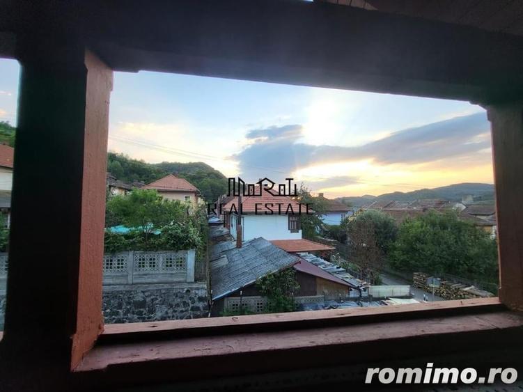 Casă cu 2 camere cu Teren 355 Mp în Criș