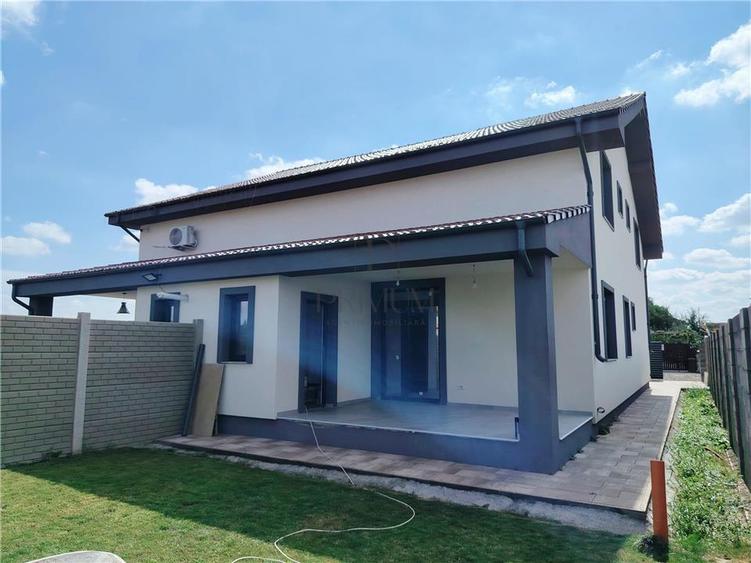 Duplex cu 4 camere cu Canalizare în Moșnița Veche