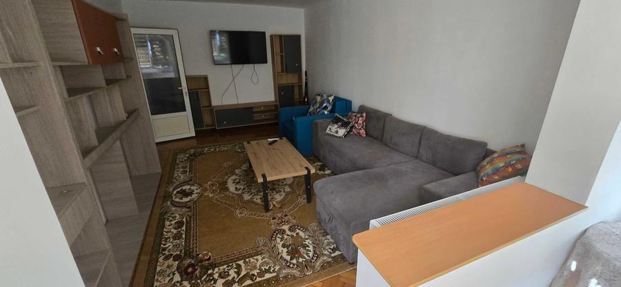 Apartament cu 3 camere decomandat în Astra