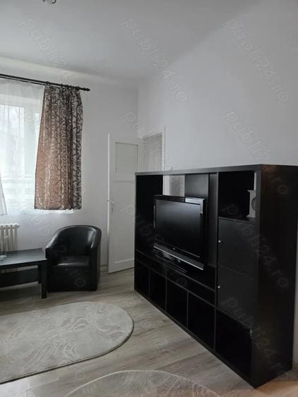 Apartament cu 2 camere semidecomandat, mobilat în Regie