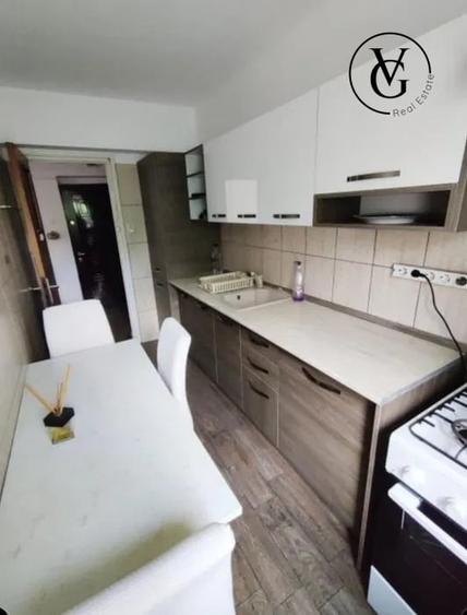 Apartament cu 3 camere decomandat în Dristor