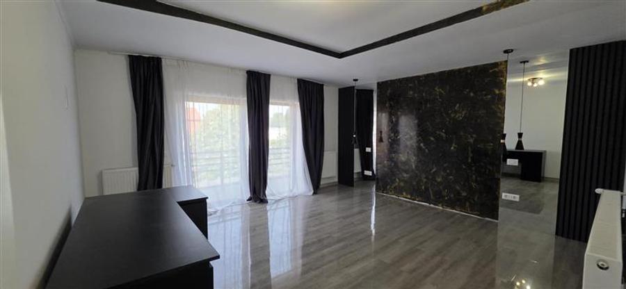 Casă individuală cu 5 camere cu Teren 400 Mp în Central