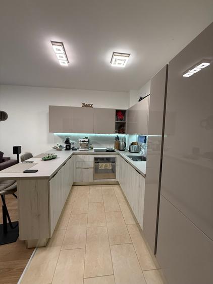 Apartament cu 3 camere semidecomandat în P-ța Unirii