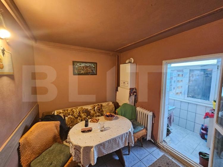 Apartament cu 3 camere decomandat, mobilat în Cetate