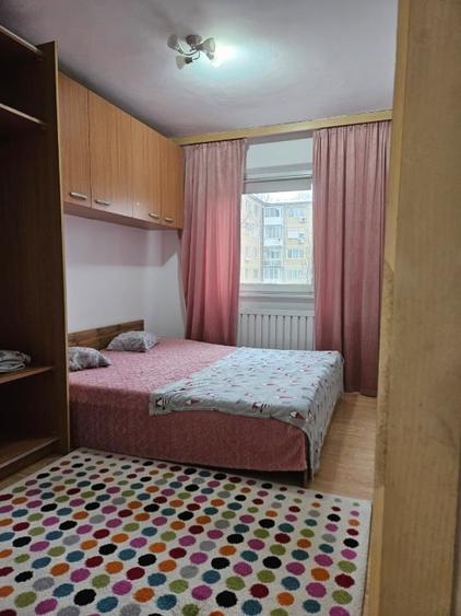 Apartament cu 3 camere semidecomandat, mobilat în Șagului
