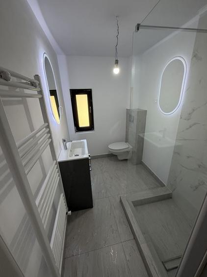 Apartament cu 4 camere decomandat în Poiana