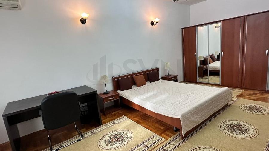 Apartament cu 3 camere semidecomandat în Nordului