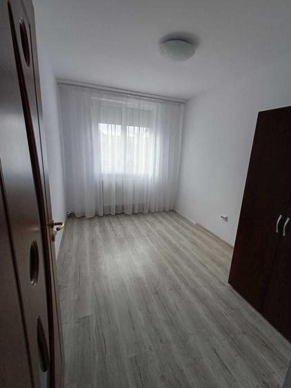 Apartament cu 3 camere semidecomandat în Mărăței