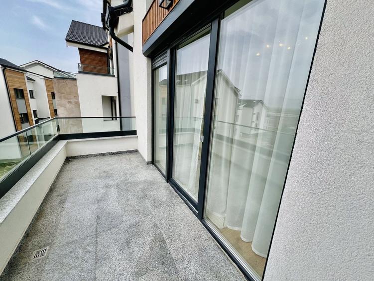 Penthouse cu 4 camere decomandat, mobilat în Exterior Vest