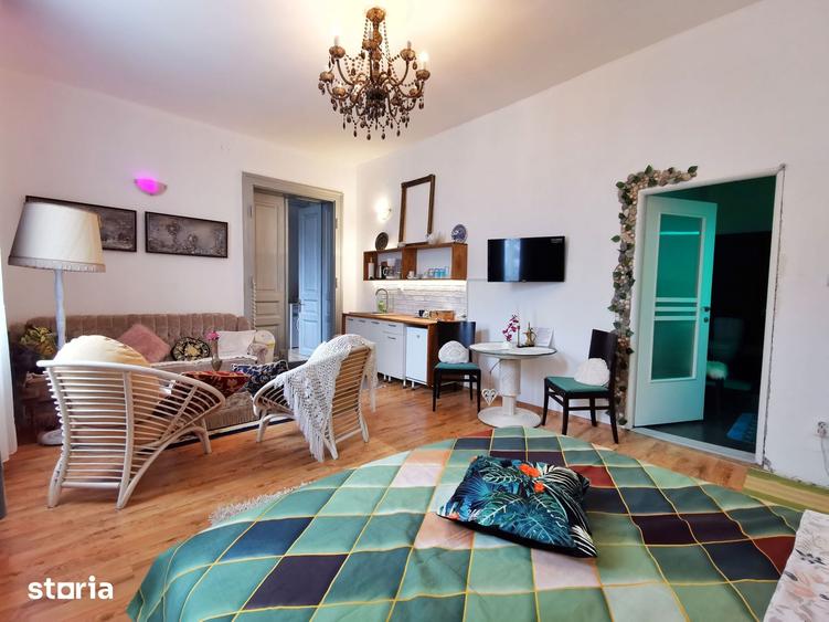 Casă cu 6 camere cu Teren 1200 Mp în Gruia