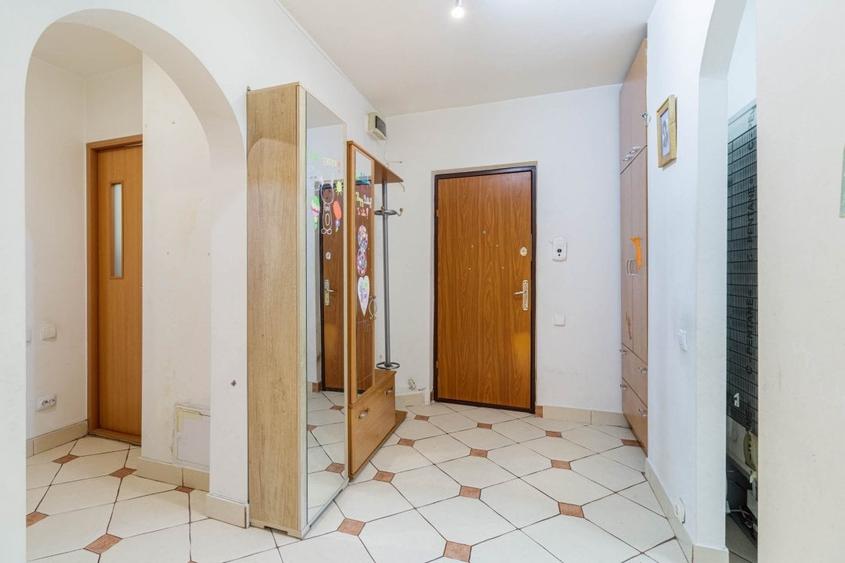 Apartament cu 3 camere decomandat în Vitan