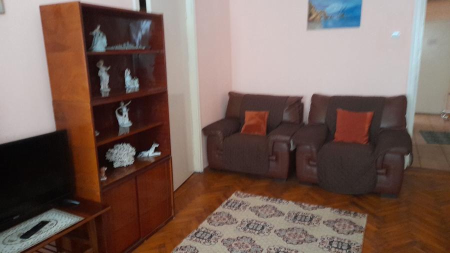 Apartament cu 3 camere decomandat în Palazu Mare