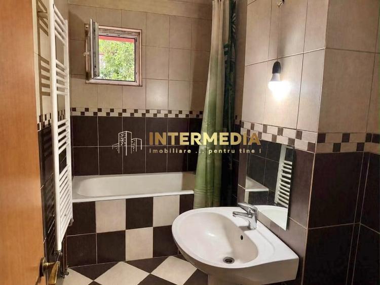 Apartament cu 2 camere semidecomandat în Cetate