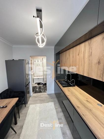 Apartament cu 3 camere semidecomandat în Central
