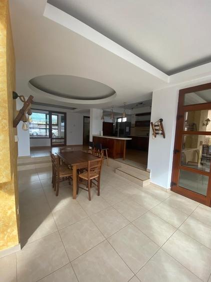 Casă individuală cu 4 camere cu Piscina în Snagov
