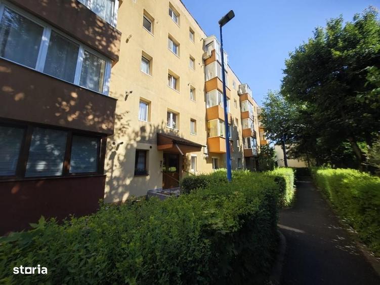 Apartament cu 2 camere semidecomandat în 13 Decembrie