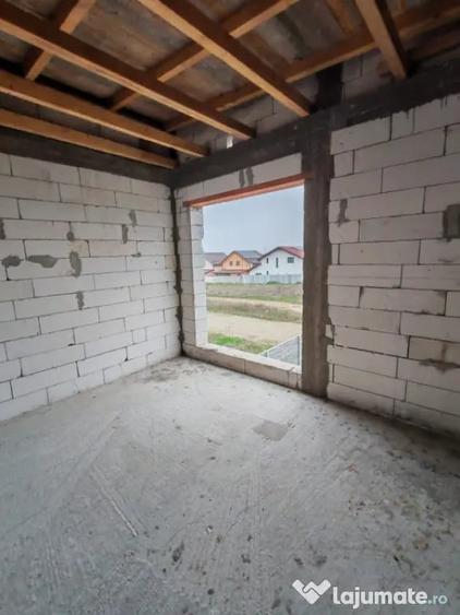 Casă cu 4 camere cu Teren 450 Mp în Malu Mare