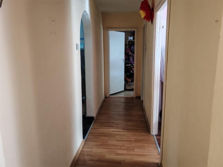 Apartament cu 4 camere decomandat în Titan