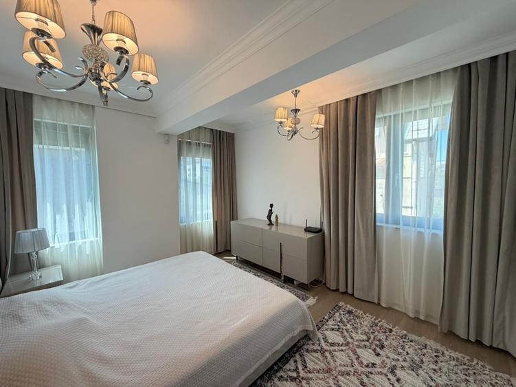 Apartament cu 5 camere decomandat, mobilat în Herăstrău