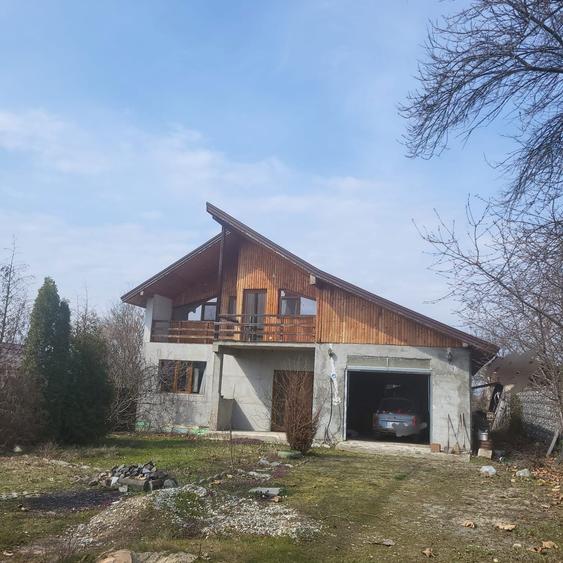 Casă cu 4 camere în Urechești